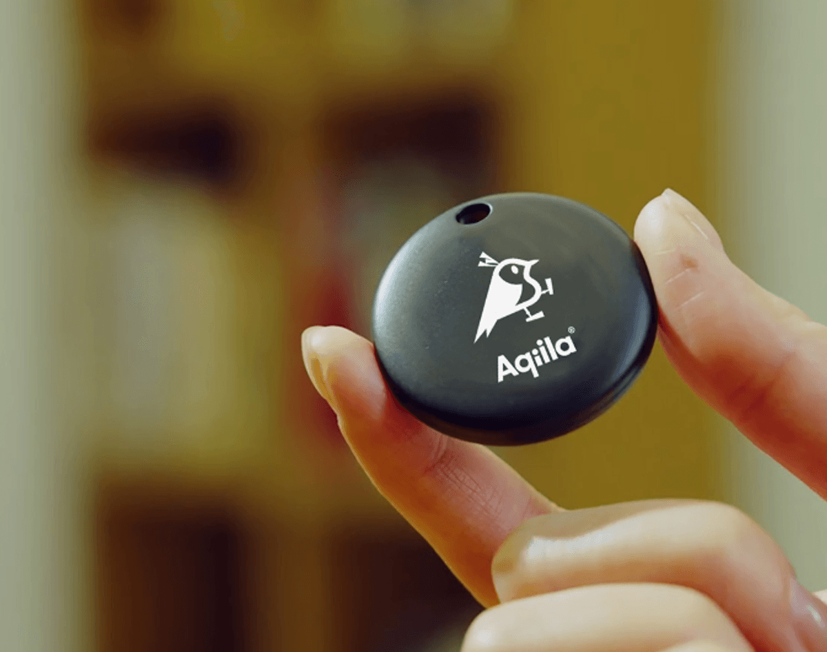 Aqiila Tagbird smart sporingsbrikke (itemfinder) med monteringsdeksel for Apple og Android à 1 stk